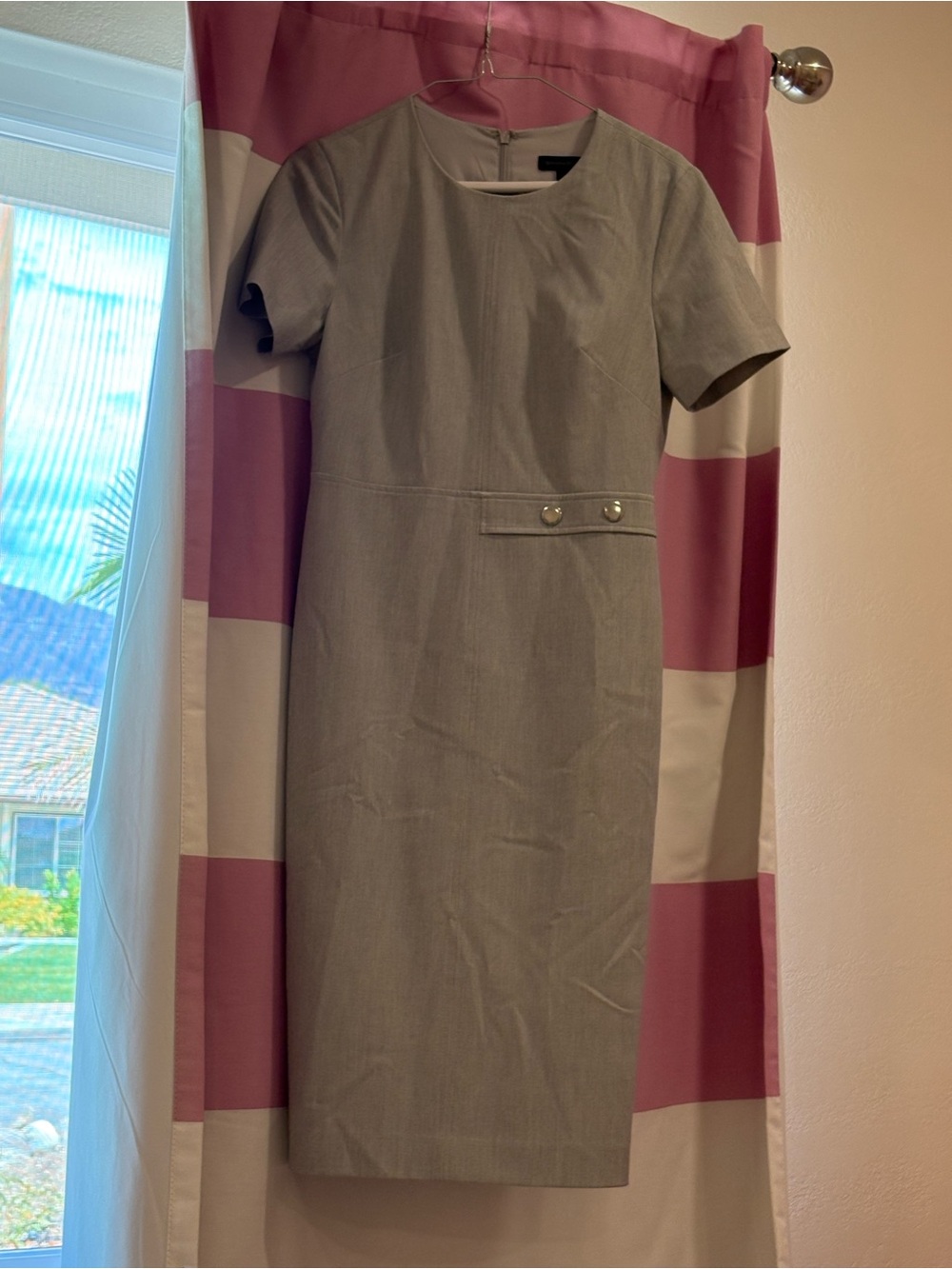 Banana Republic Light Gray Short Sleeve Sheath Dress with Waist Tab